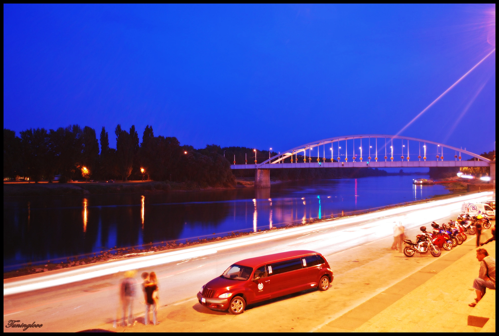 Vasárnap este a rakparton (Szeged)