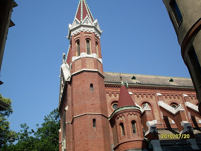 Lőrincz pap tér-templ