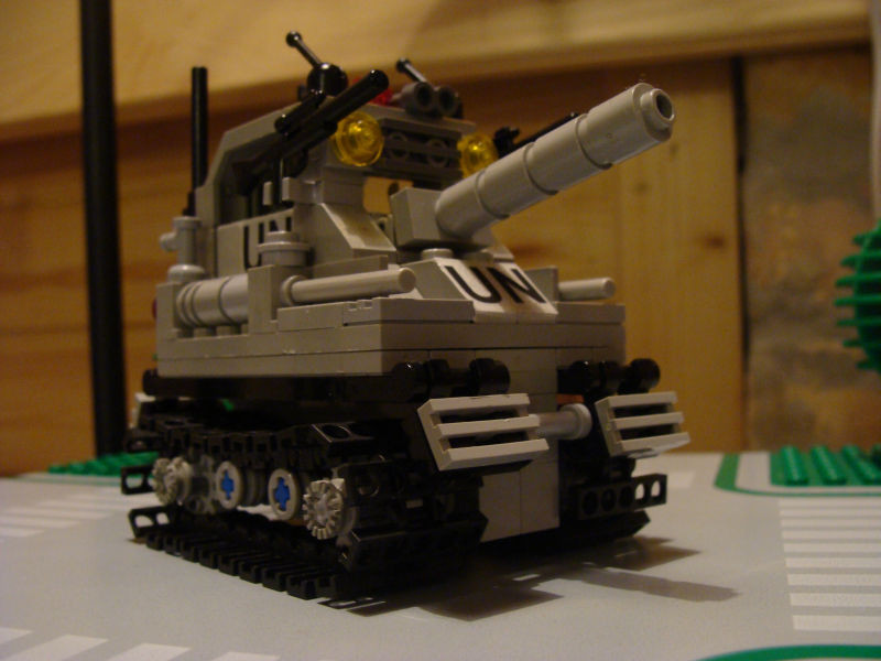 UN tank 02
