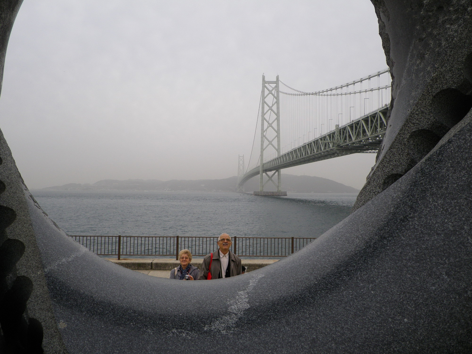 Kobe, látkép a híddal